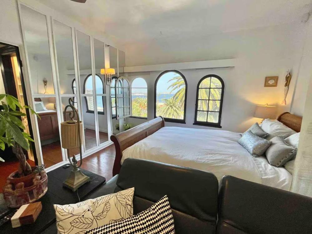 Apartment with Sea View interior
