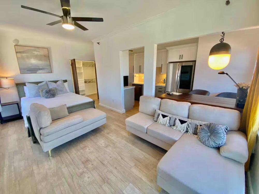 Studio Apartment with Sea View interior