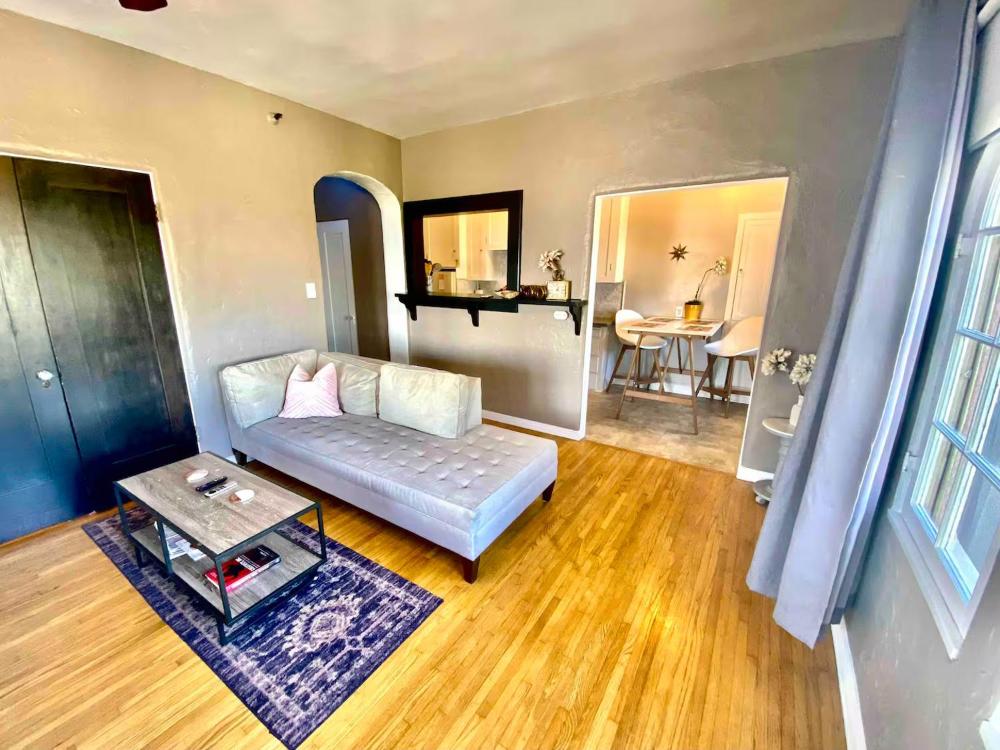 Studio Apartment with Sea View interior